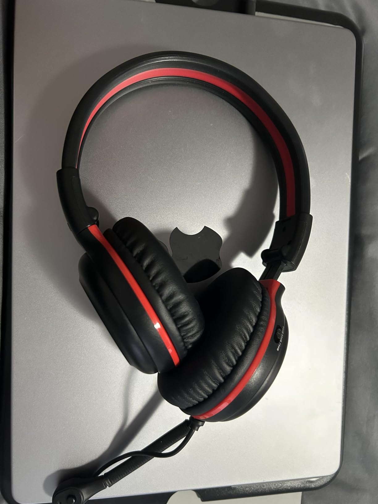 SIMOLIO Wired Headphones for School with Microphone, Stereo Kids Headphone with Flexible Swivel Boom Mic for Student K12 & Teacher & E-Learning, 3 Levels Volume Limiter Gaming Headsets for Boys, Girls customer photo 1