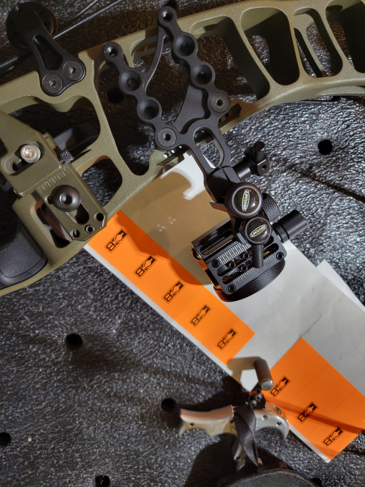 LWANO M2 Cpmpound Bow Sight - 5 Pin Archery Sight Short/Long Bar, Tool Less Windage & Elevation Adjustability, with 2X Magnification Sight Lens Kit customer photo 1