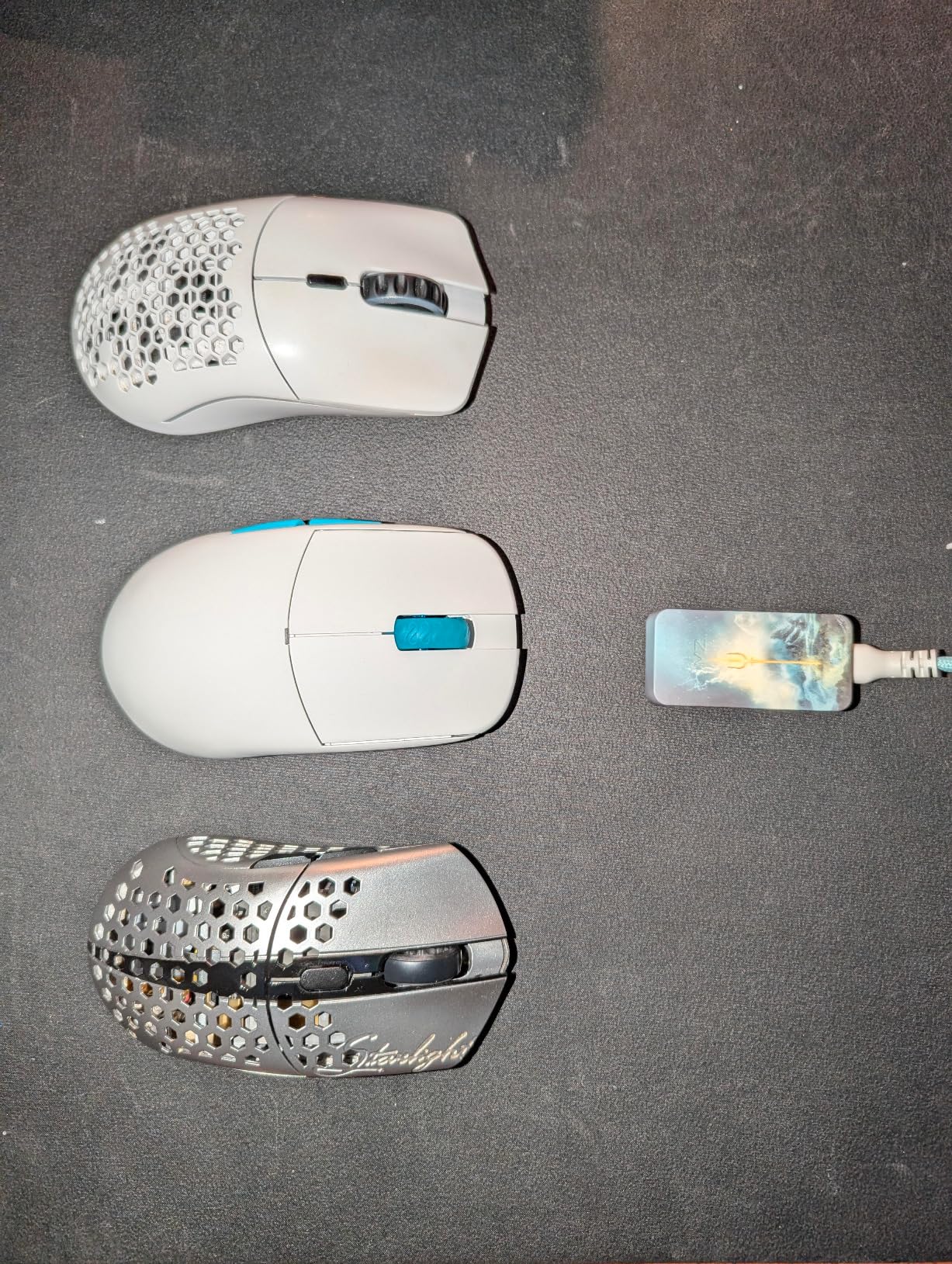 Lamzu Atlantis Mini Pro Wireless Gaming Mouse, Ultra Lightweight 51g, Mechanical Switch, Symmetrical, 26000 DPI, MCU Nordic 52840, PAW3395 Sensor, 4K Compatible, for Small Hand Gamer - Polar White customer photo 2