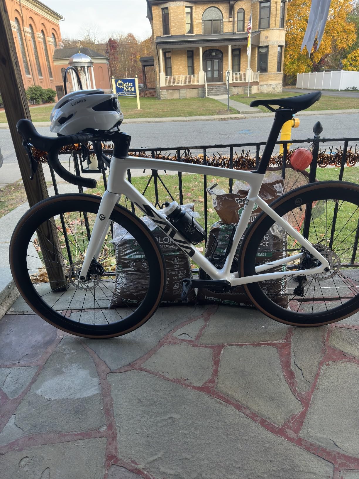 SAVADECK Carbon Road Bike, Lightweight Full Carbon Racing Bicycle with Shimano 105 R7120 24S Shift Groupset and Hydraulic Oil Disc Brake Bike customer photo 1