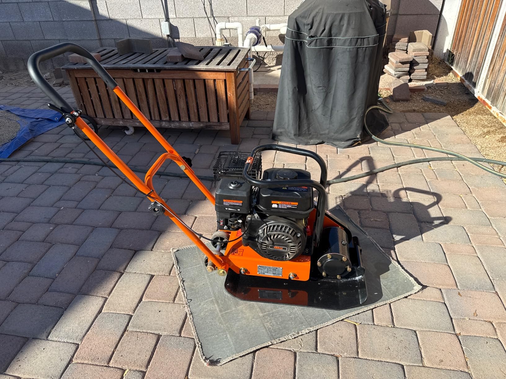 VEVOR 6.5HP Plate Compactor, 196CC Gas Engine, 2360 lbs Vibratory Compaction Tamper, 22.1x15.9 in Plate Power Jumping Jack Tamper, 5600 VPM Pavement Compactor for Walkways, Asphalts, Paver Landscaping customer photo 1