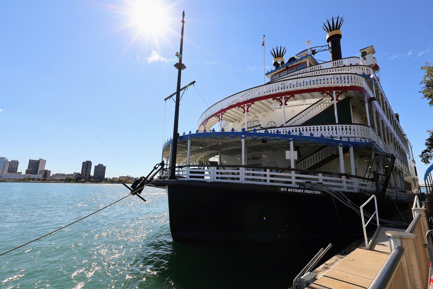 Canon RF-S10-18mm F4.5-6.3 is STM Ultra-Wide-Angle Zoom Lens, Mirrorless, 4.0 Stops of Shake Reduction, Great for Vlogging & Selfies, Compact & Lightweight customer photo 2