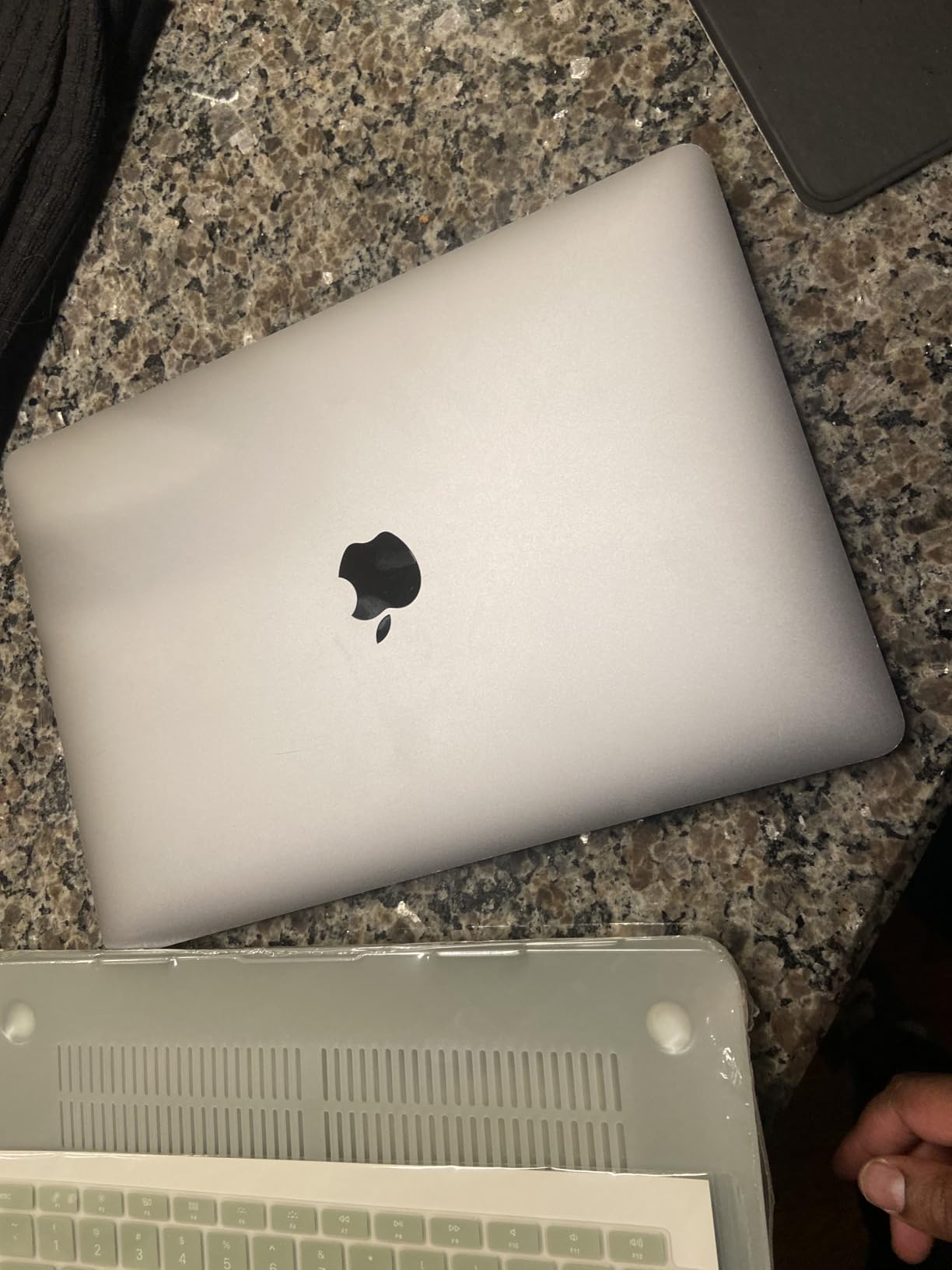 Apple 2020 MacBook Air with Apple M1 Chip, 13-inch, 8GB RAM, 512GB SSD, Space Gray (Renewed) customer photo 1