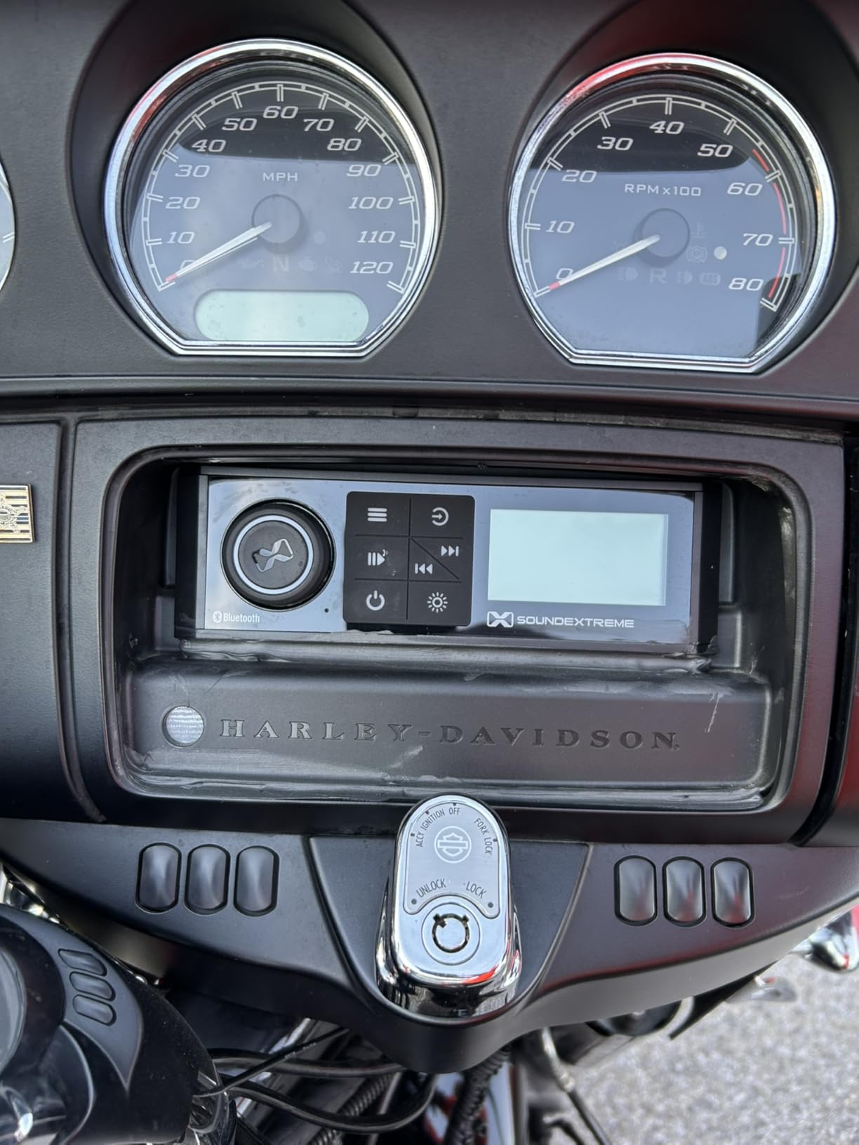 SoundExtreme by ECOXGEAR Marine AM/FM Stereo Receiver 200-Watt Waterproof Bluetooth Powersports with Built-in 4 Zone LED Controller (Single DIN Style) customer photo 1