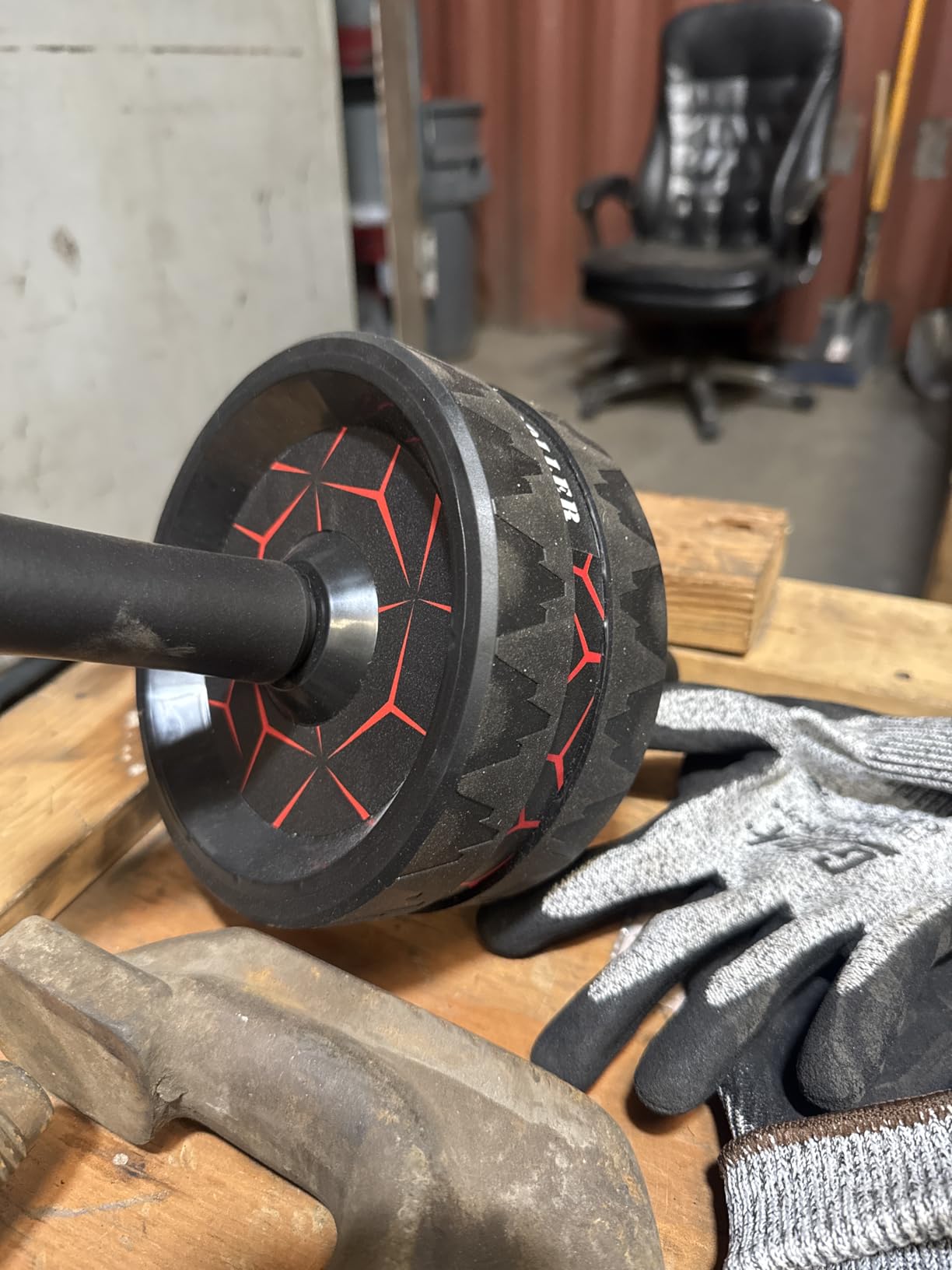 Ab Roller Wheel, Abs Workout Equipment for Abdominal & Core Strength Training, Home Gym Exercise Wheels for Men Women, with Knee Pad Accessories customer photo 1