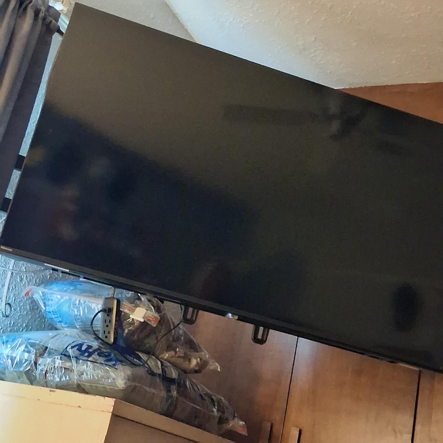 Perlegear Corner TV Wall Mount Long Arm TV Mount Bracket for 32-75 Inch TVs, Full Motion Wall Mount with 32.37 inch Extension and Swivel Articulating Arm and Tilt, MAX VESA 600x400mm, Holds up to 100 lbs customer photo 1