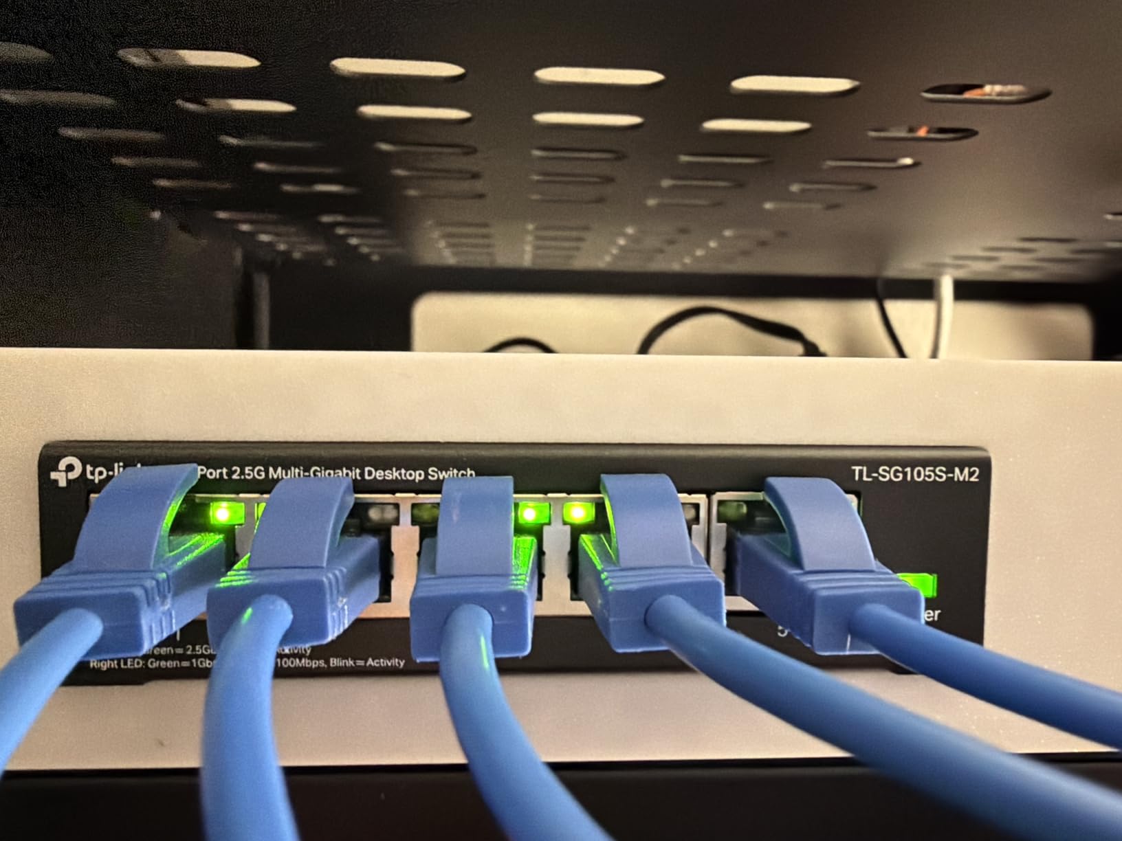 TP-Link TL-SG105S-M2 | 5-Port Multi-Gigabit 2.5G Ethernet Switch | Unmanaged Network Switch | Ethernet Splitter | Plug & Play | Desktop/Wall Mount | Silent Operation customer photo 2