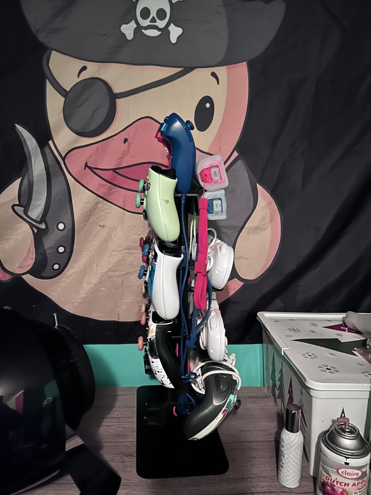 MANMUVIMO Controller Holder for 16 Xbox PS5 PS4 Gaming Controller, Video Game Controller Holder Headphone Stand for Desk, Gamer Gifts for Men, Gaming Room Accessories Maximum Organizer Rack customer photo 1