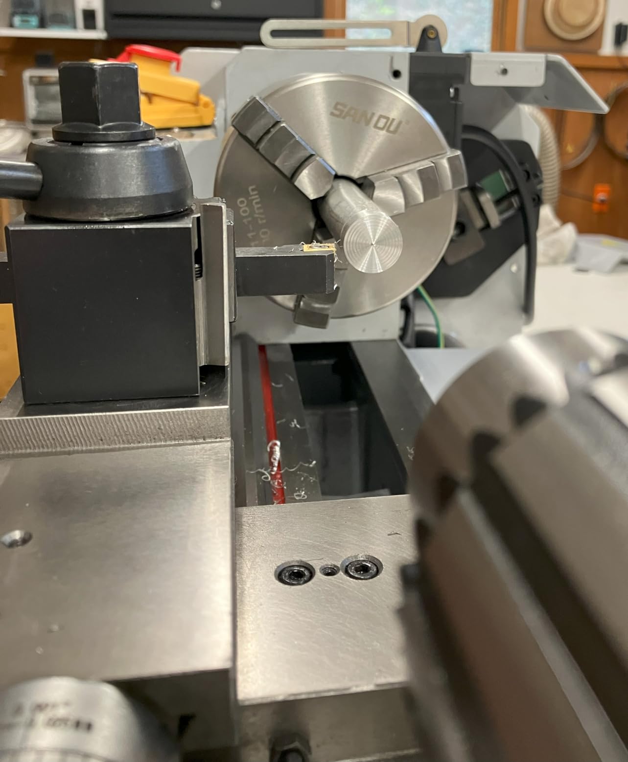 VEVOR Metal Lathe Machine, 7'' x 13.78'', Precision Benchtop Power Metal Lathe, 0-2200 RPM Continuously Variable Speed, 500W Brush Motor customer photo 1