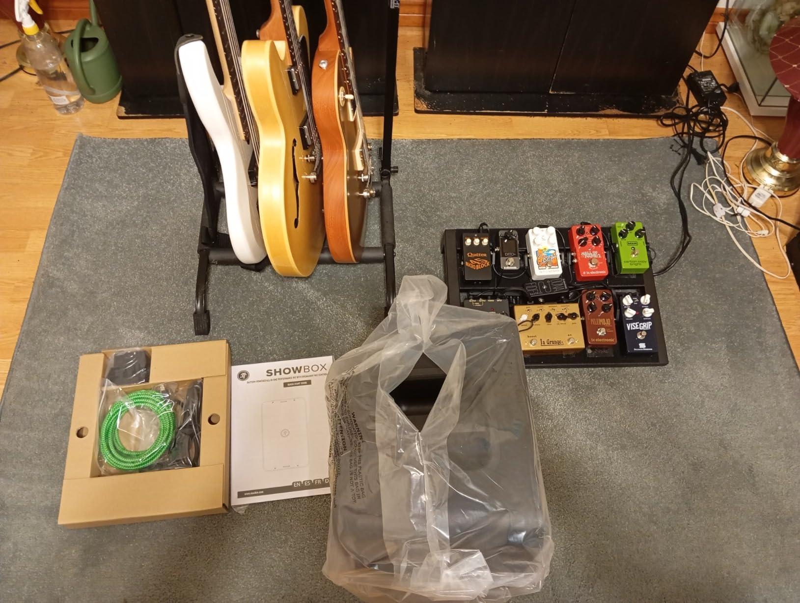 Mackie ShowBox Battery-Powered All-in-One Live Performance Rig with Breakaway Controller, 6-Channel Mixer, 400W Amp, Portable PA System, FX, SD Card, Bluetooth and USB-C Interface customer photo 2