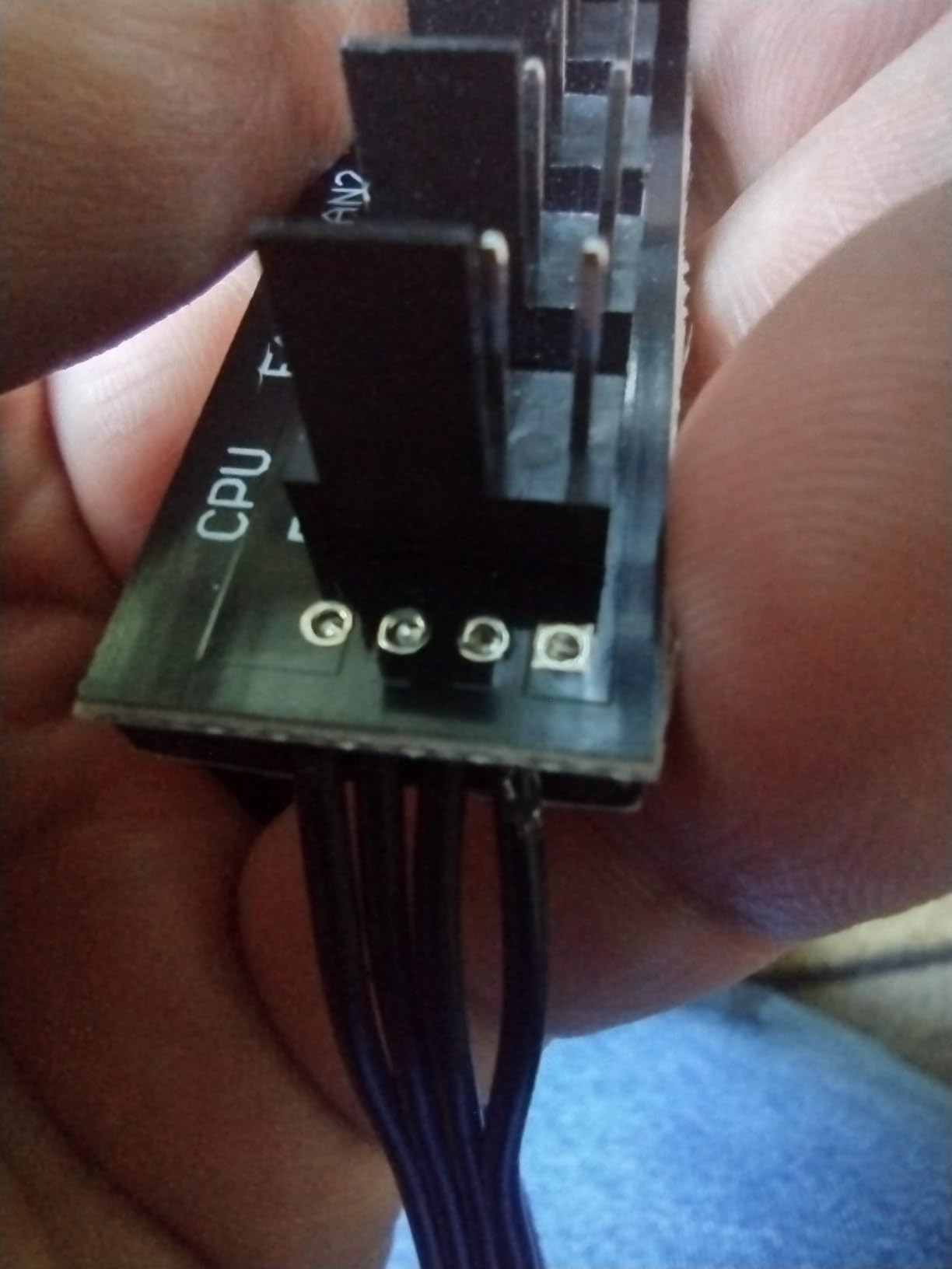 Fan Hub,Compatible 3PIN/4PIN PC Fan Splitter.PWM Fans Hub for Desktop PC Cooling Fans,Computer DIY,1 to 5 customer photo 2