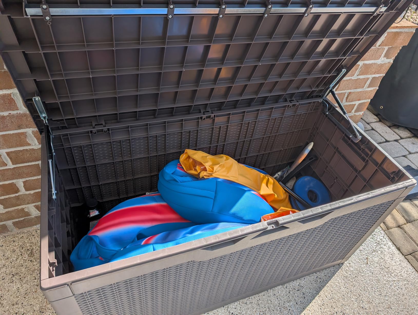 Greesum Outdoor Storage Box 100 Gallon Storage Bin with Lid for Patio Furniture, Garden Tools, Pool Supplies, Lockable, Waterproof and UV Resistant, Black customer photo 1