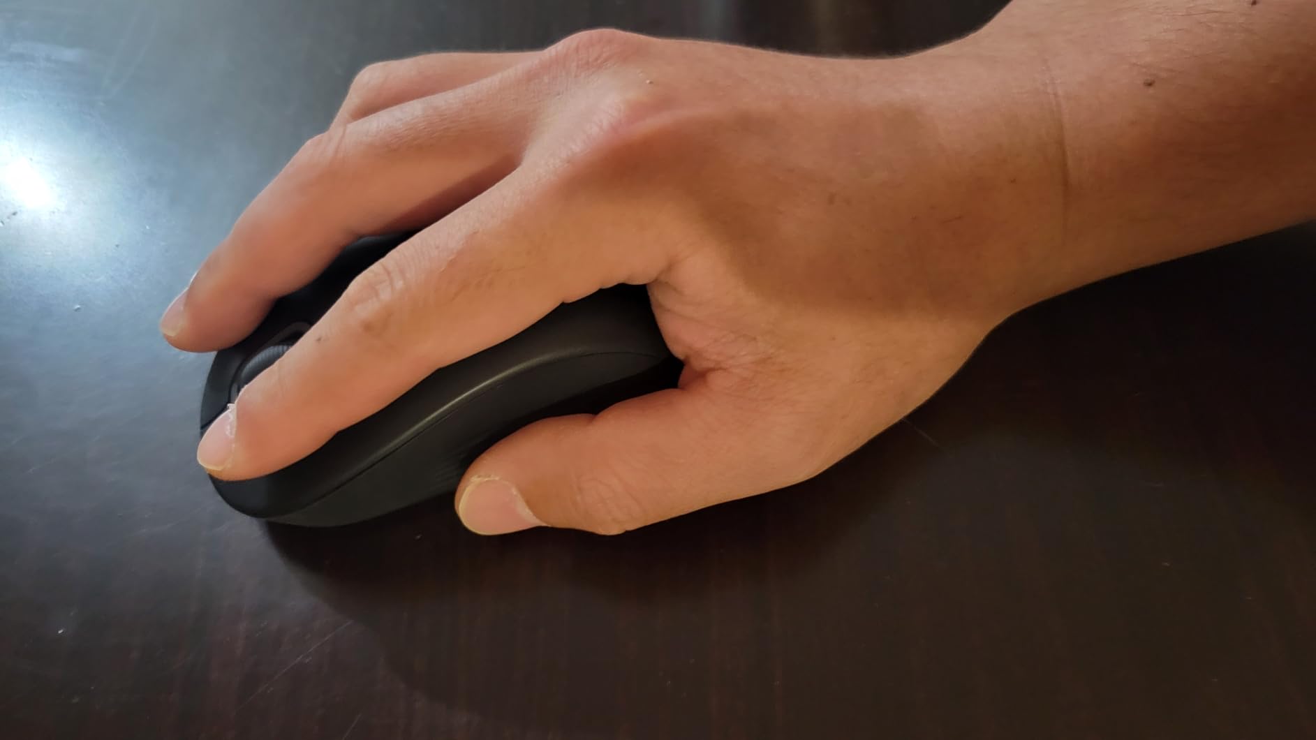 Logitech Signature M550 L Full Size Wireless Mouse - for Large Sized Hands, 2-Year Battery, Silent Clicks, Bluetooth, Multi-Device Compatibility - Black customer photo 2