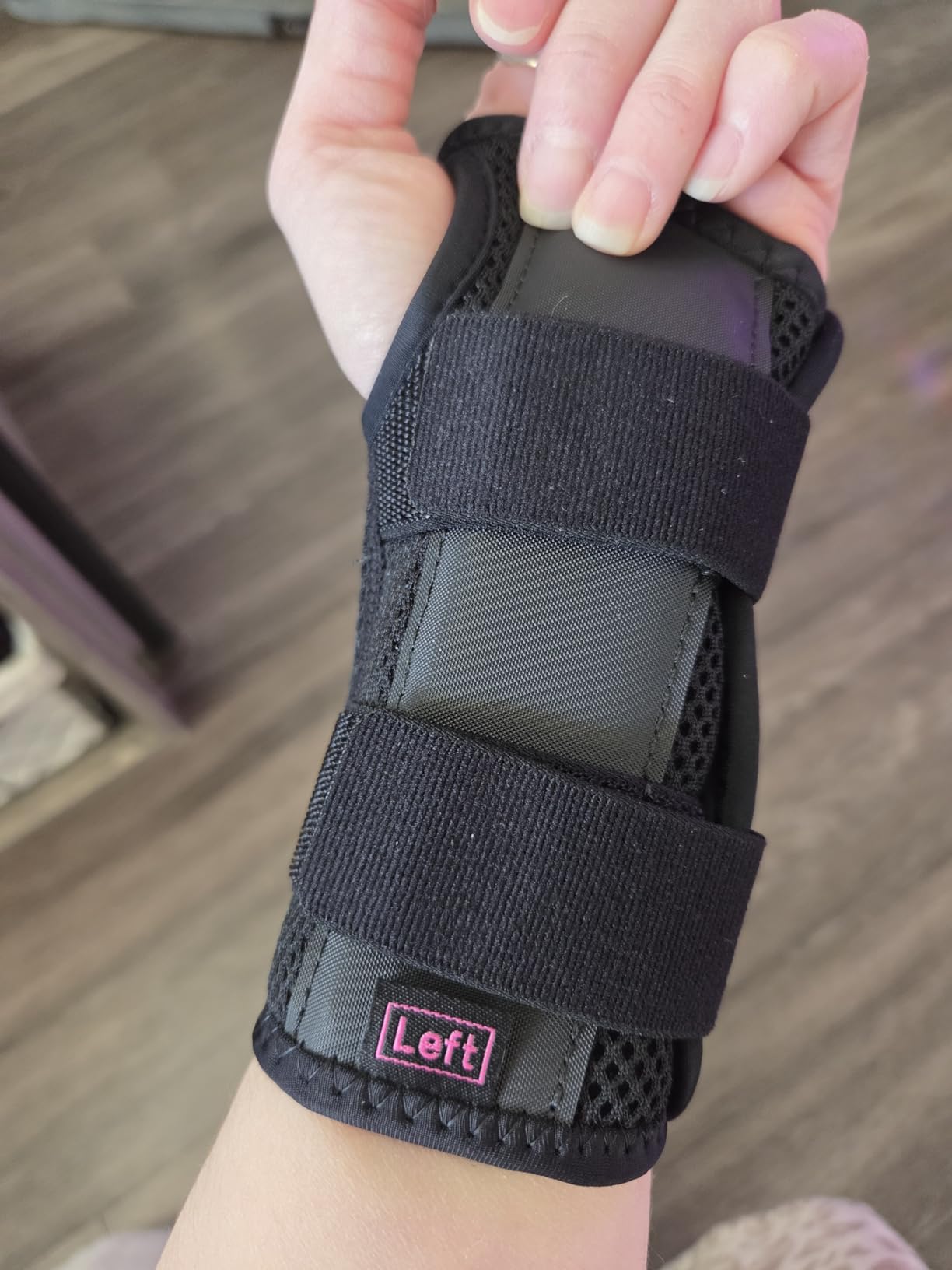 FREETOO Wrist Brace for Carpal Tunnel,[New Upgrade-Anatomically shaped] Adjustable Wrist Support Splint for Men and Women,Hand Brace for Pain Relief, Tendinitis,Arthritis,Right Hand,Medium customer photo 1