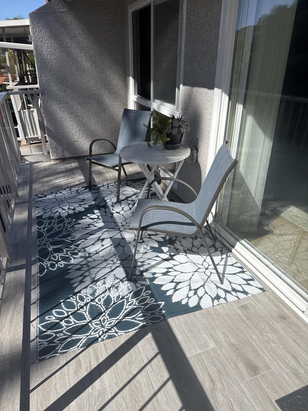 LuxStep Outdoor Rug Waterproof Outdoor Plastic Straw Rug Reversible Patio Rug Mat Outdoor Decor Large Area Mats for RV, Picnic, Backyard, Deck, Balcony, Porch, Beach, Camping, 5' x 8' Blue customer photo 1