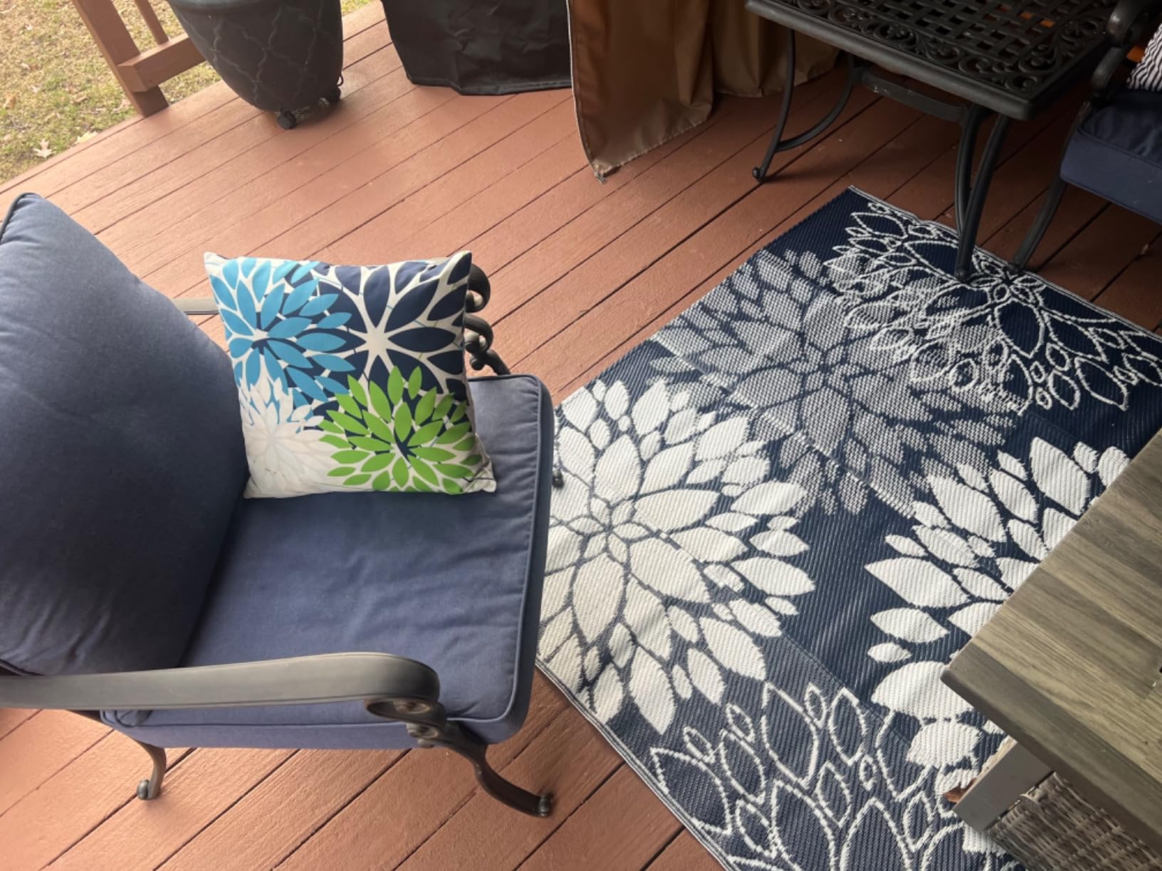 LuxStep Outdoor Rug Waterproof Outdoor Plastic Straw Rug Reversible Patio Rug Mat Outdoor Decor Large Area Mats for RV, Picnic, Backyard, Deck, Balcony, Porch, Beach, Camping, 5' x 8' Blue customer photo 2