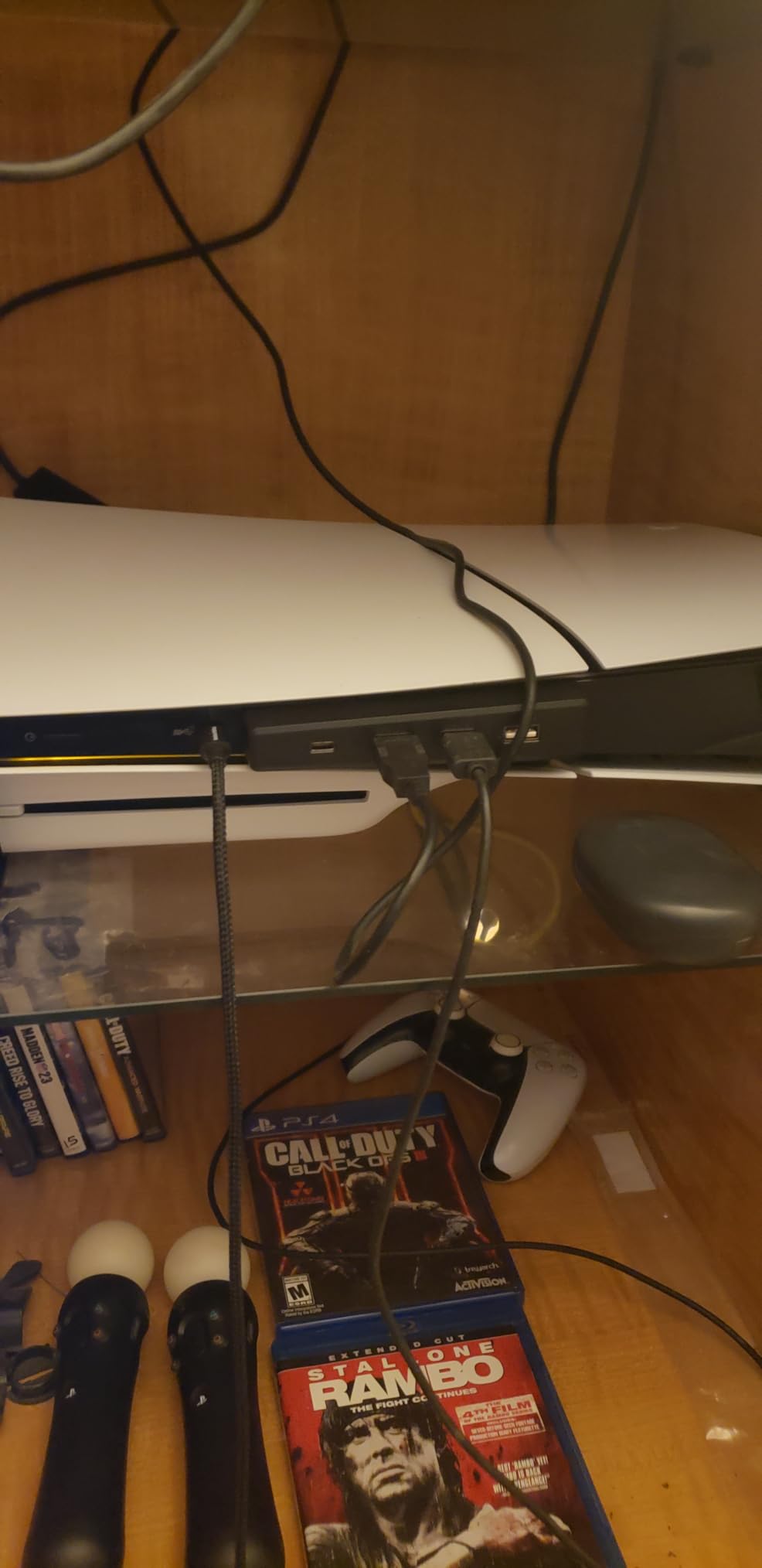 Mcbazel USB Hub for PS5 Slim/PS5 Pro Console Only, 4 Ports 2.0 High-Speed Expansion Hub Charger Adapter Converter for PlayStation 5 Slim/Pro Disc and Digital Edition - Black customer photo 1