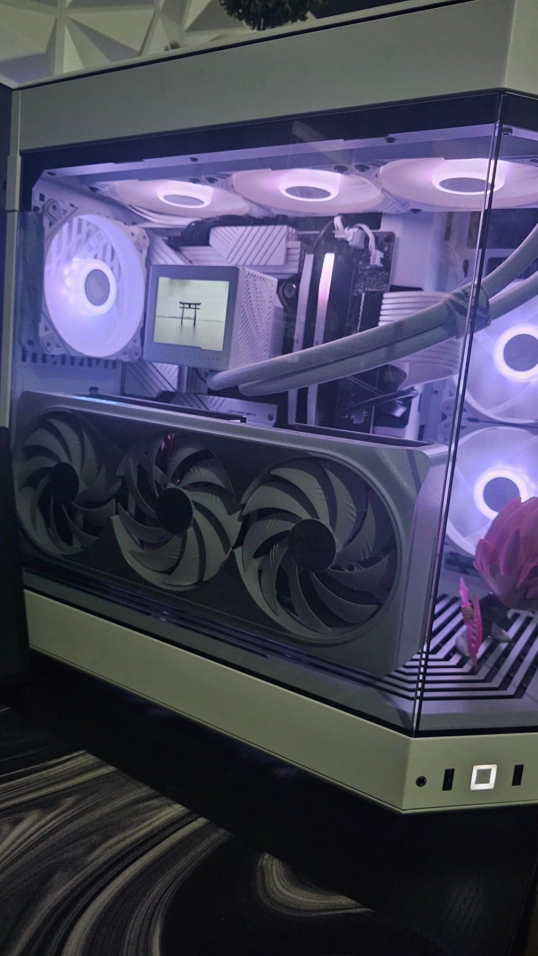 GeForce RTX 4080 Super WINDFORCE V2 Graphics Card - 2550MHz Core, 16GB GDDR6X 23000MHz 256-bit Memory, PCI-E 4.0, 3X DP 1.4, 1x HDMI 2.1a, NVIDIA DLSS 3.5, GV-N408SWF3V2-16GD customer photo 1