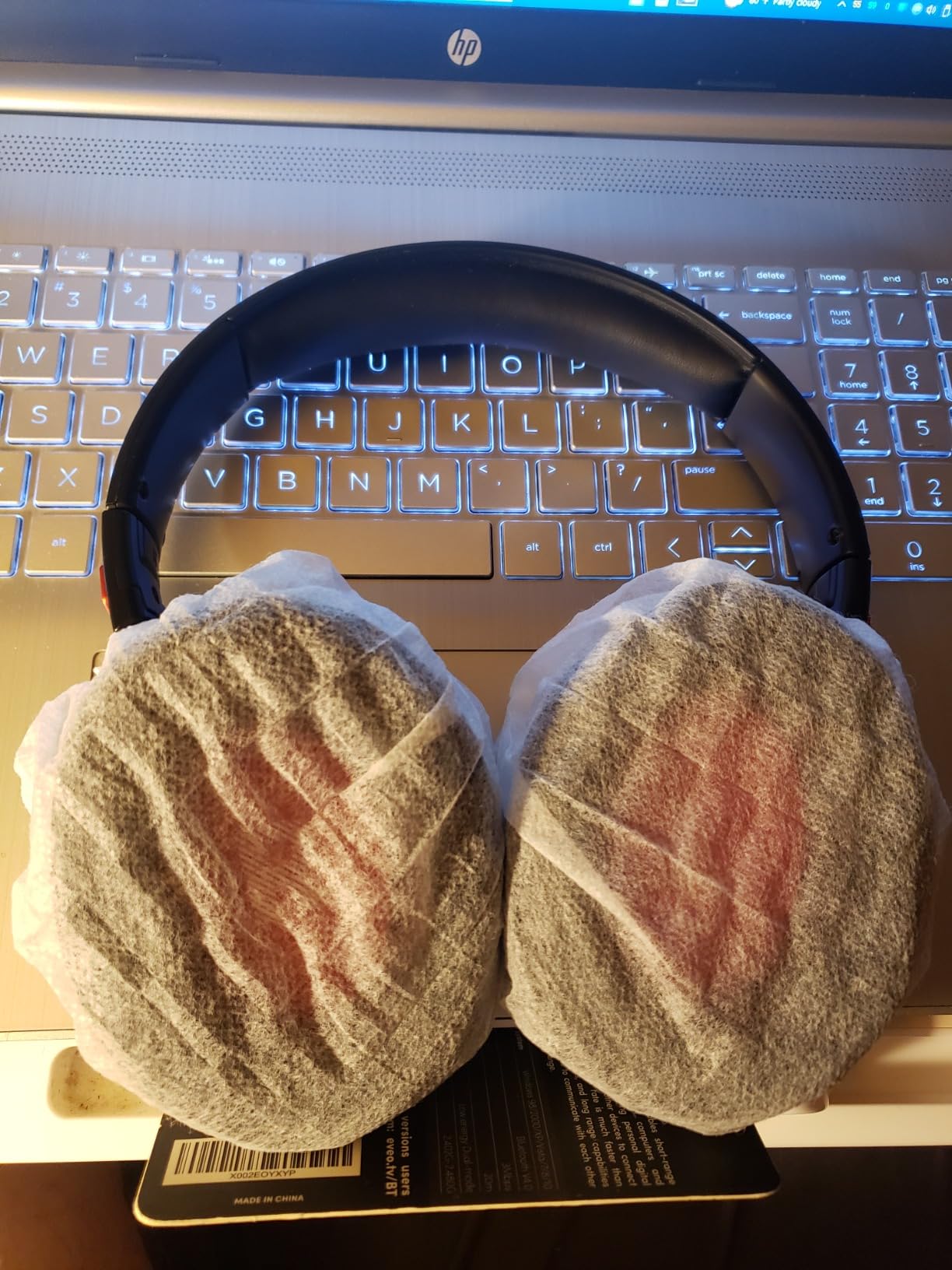 400 Pieces Headphone Covers Disposable Ear Earpads Sanitary Non-Woven Headset Cover Sweatproof Stretch Earphone Earcup Protector (White 11cm) customer photo 1