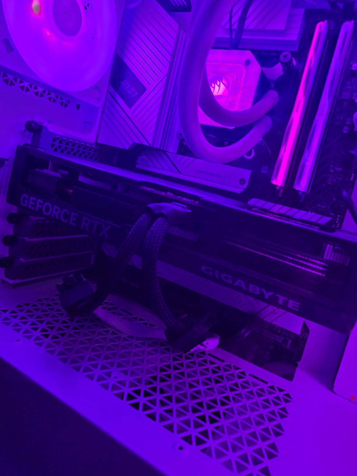 GIGABYTE GeForce RTX 4070 Super WINDFORCE OC 12G Graphics Card, 3X WINDFORCE Fans, 12GB 192-bit GDDR6X, GV-N407SWF3OC-12GD Video Card customer photo 1