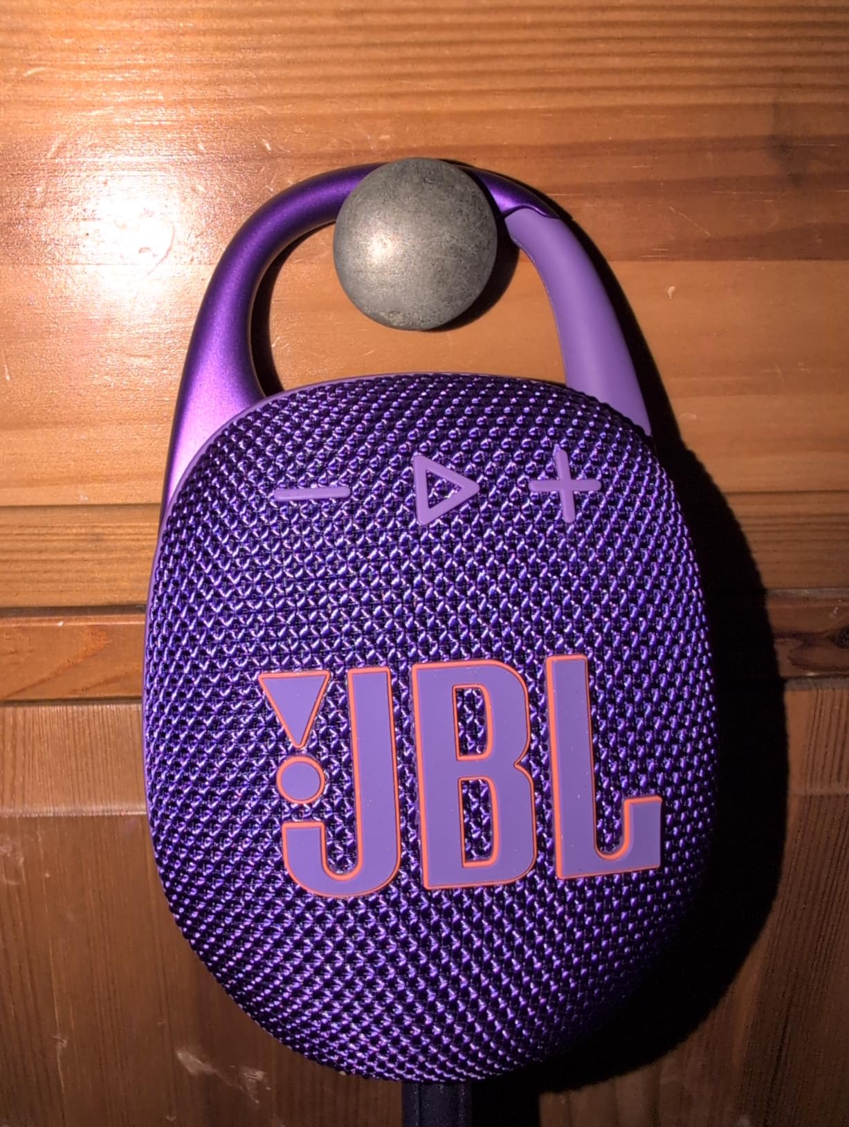 JBL Clip 5 - Ultra-Portable, Waterproof & Dustproof Bluetooth Speaker, Big JBL Pro Sound with Punchy bass, Integrated Carabiner, Up to 12 Hours of Play, Made in Part with Recycled Materials (Black) customer photo 2