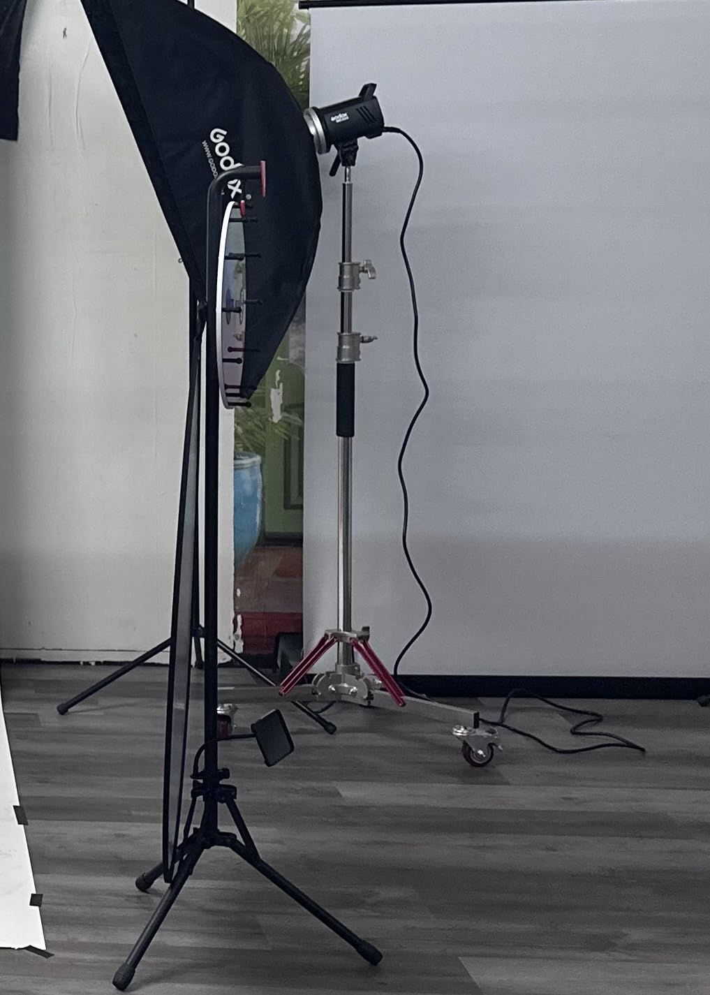 NEEWER 10ft Heavy Duty Air Cushioned Light Stand with Casters, Adjustable Tripod Stand, Stainless Steel Photography Wheeled Stand for Studio Flash Softbox Monolight Reflector, SC305AW customer photo 1