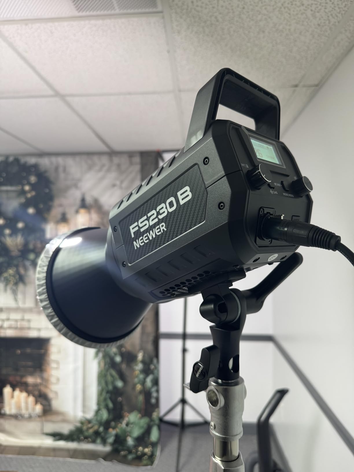 NEEWER FS230B LED Video Light 2.4G/APP Control, 230W Bi Color COB Silent Photography Continuous Output Lighting with 4 PWM Dimming Types, 110000lux/m, 2700K-6500K, CRI 97+, 12 Scenes, Bowens Mount customer photo 1