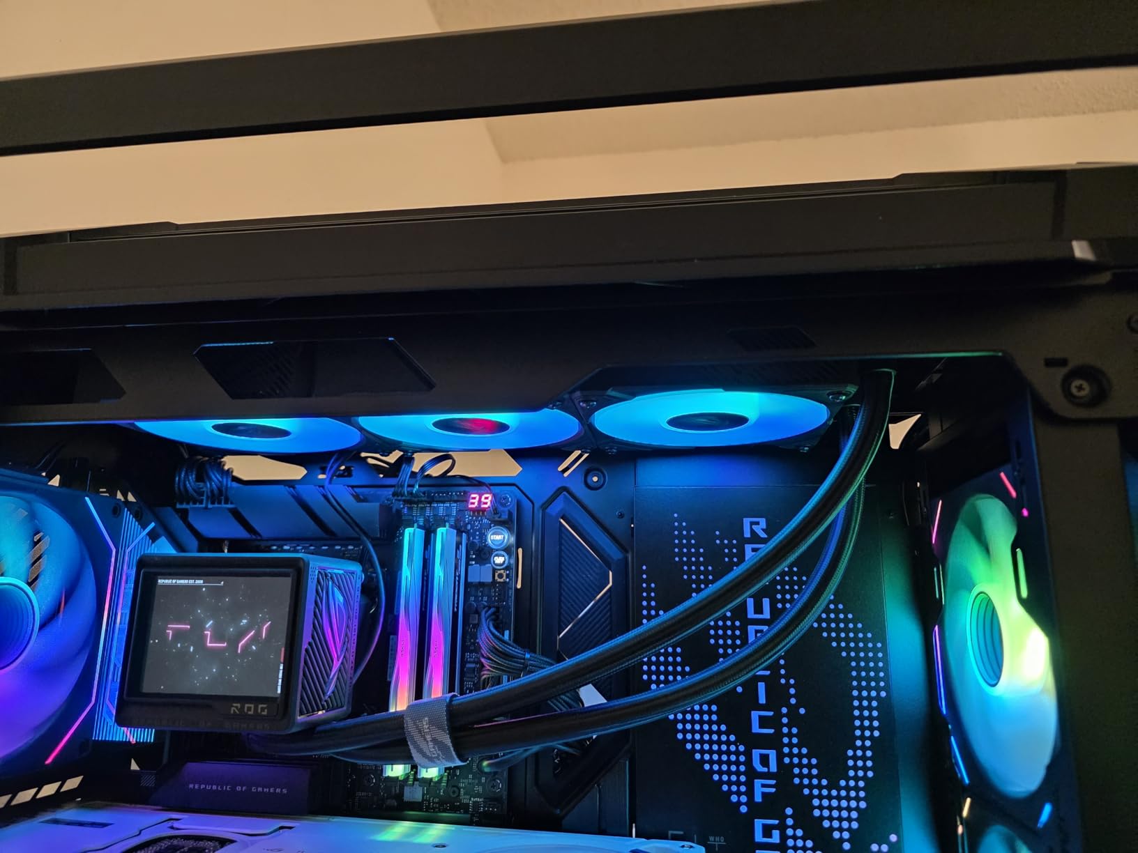 Lian Li UNI Fan SL-Infinity 140mm Reverse Blade-Single Pack-ARGB Fan-Daisy-Chain Design-Infinity Mirror-Customizable Lighting Effects-Without Controller-Black-(14RSLIN1B) customer photo 1