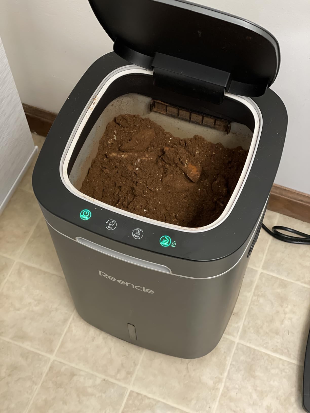 Reencle Prime Electric Composter - 14L Kitchen Composter, Decomposes Up to 2.2 lbs Food Waste Daily, Odorless Indoor Composting with Whisper-Quiet Technology & Rapid Decomposition (White) customer photo 1