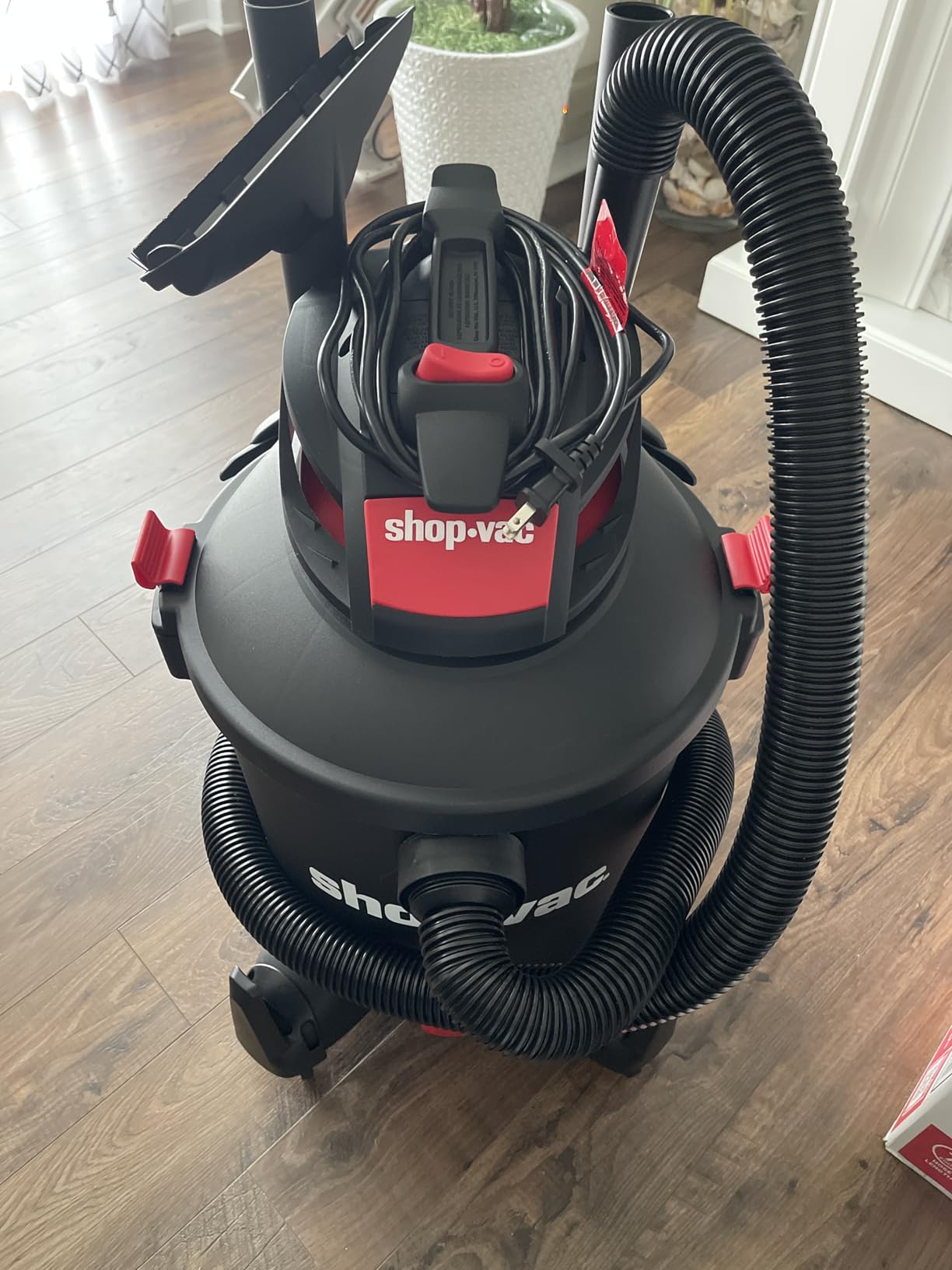 Shop-Vac 5761011 10 Gallon Wet/Dry Shop Vacuum, 4.5 Peak HP, 1.5 Inch Diameter x 7 Foot Hose, 12 Foot Cord, Ideal for Home, Garage, and Workshop Cleaning customer photo 2