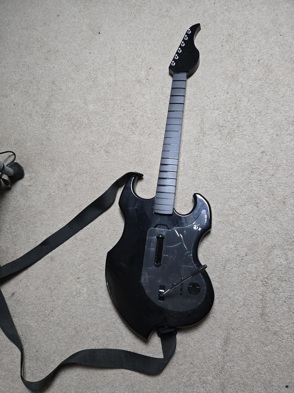 PDP RIFFMASTER Wireless Guitar Controller for Xbox Series X|S, Xbox One, Windows 10/11 PC, Rock Band 4, Fortnite Festival, Audio Jack, Rechargeable Battery, Officially Licensed by Microsoft - Black customer photo 1