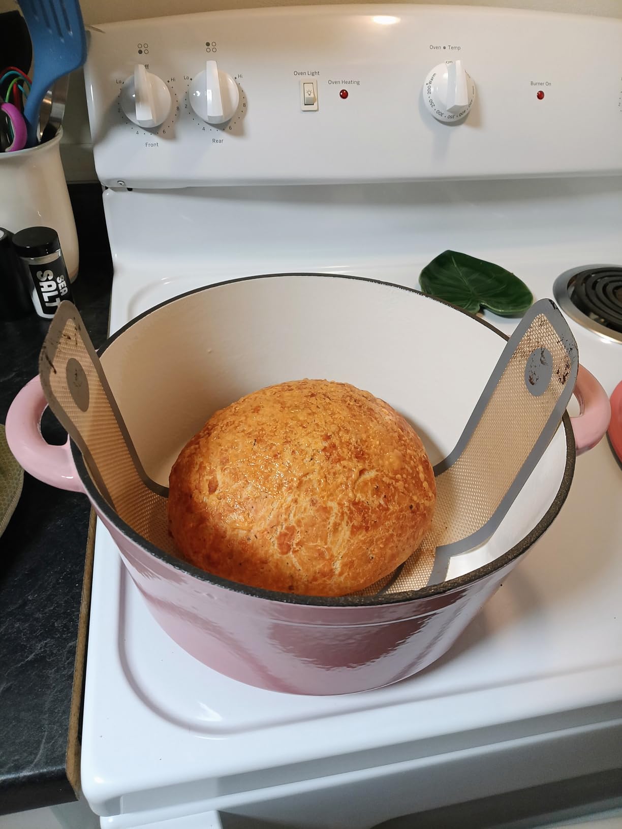 Overmont Enameled Cast Iron Dutch Oven - 5.5QT Pot with Lid Cookbook & Cotton Potholders - Heavy-Duty Cookware for Braising, Stews, Roasting, Bread Baking (Bottle Green) customer photo 1