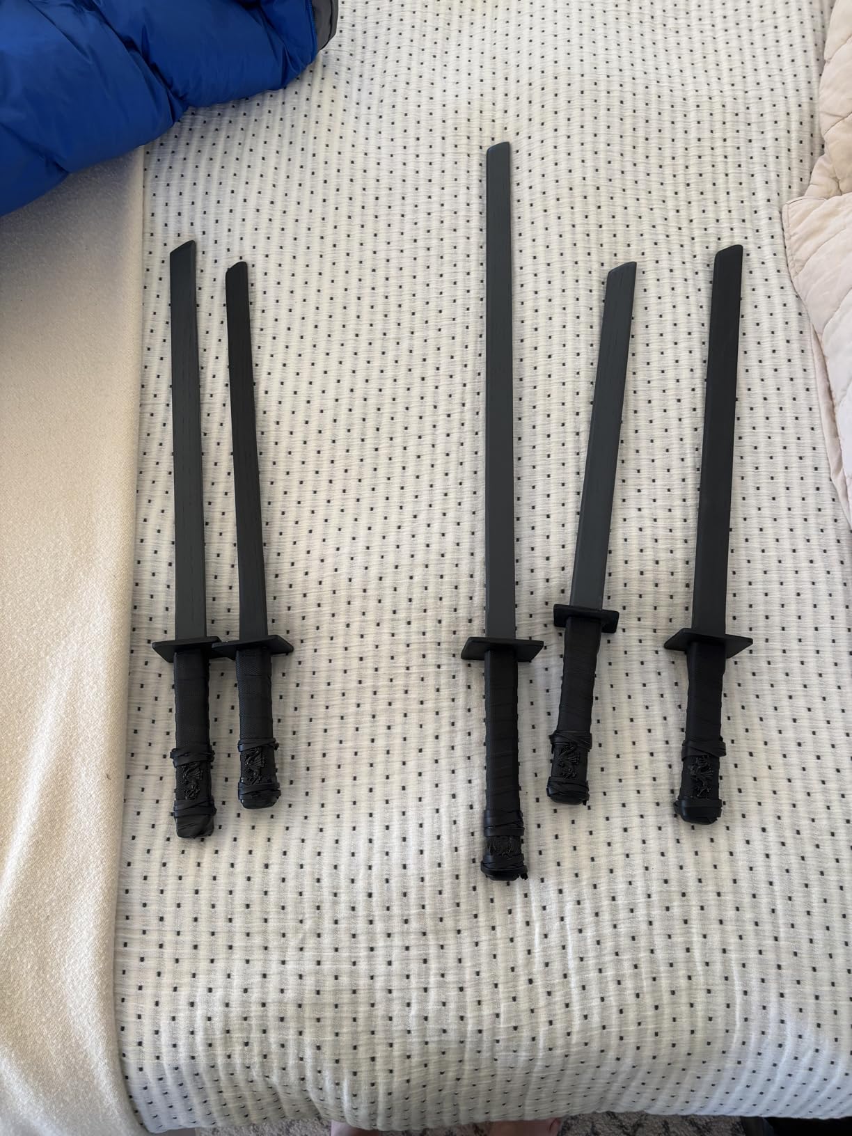 Rubber Grip Tape, Ultra-Thin Strong Adhesive Anti-Slip Waterproof Heat Resistant Wear-Resistant Cushion Pad, Making Handles or Contact Surfaces Safer, with Grip and Comfort (Black, 1In x 10Ft) customer photo 2