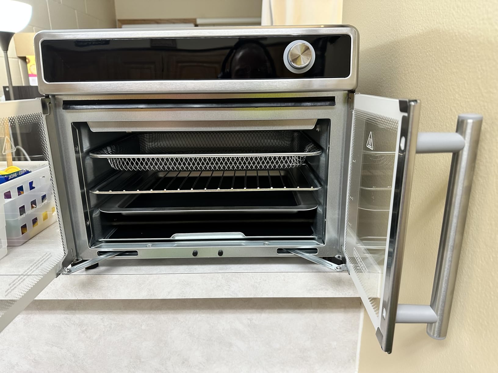 BLACK+DECKER Crisp 'N Bake Air Fryer Toaster Oven Combo, 12 in 1 Countertop Convection Oven Cooks Food Fast, Fits a Whole Pizza or 6 Toast Slices, French Doors with Stainless Steel Finish customer photo 2