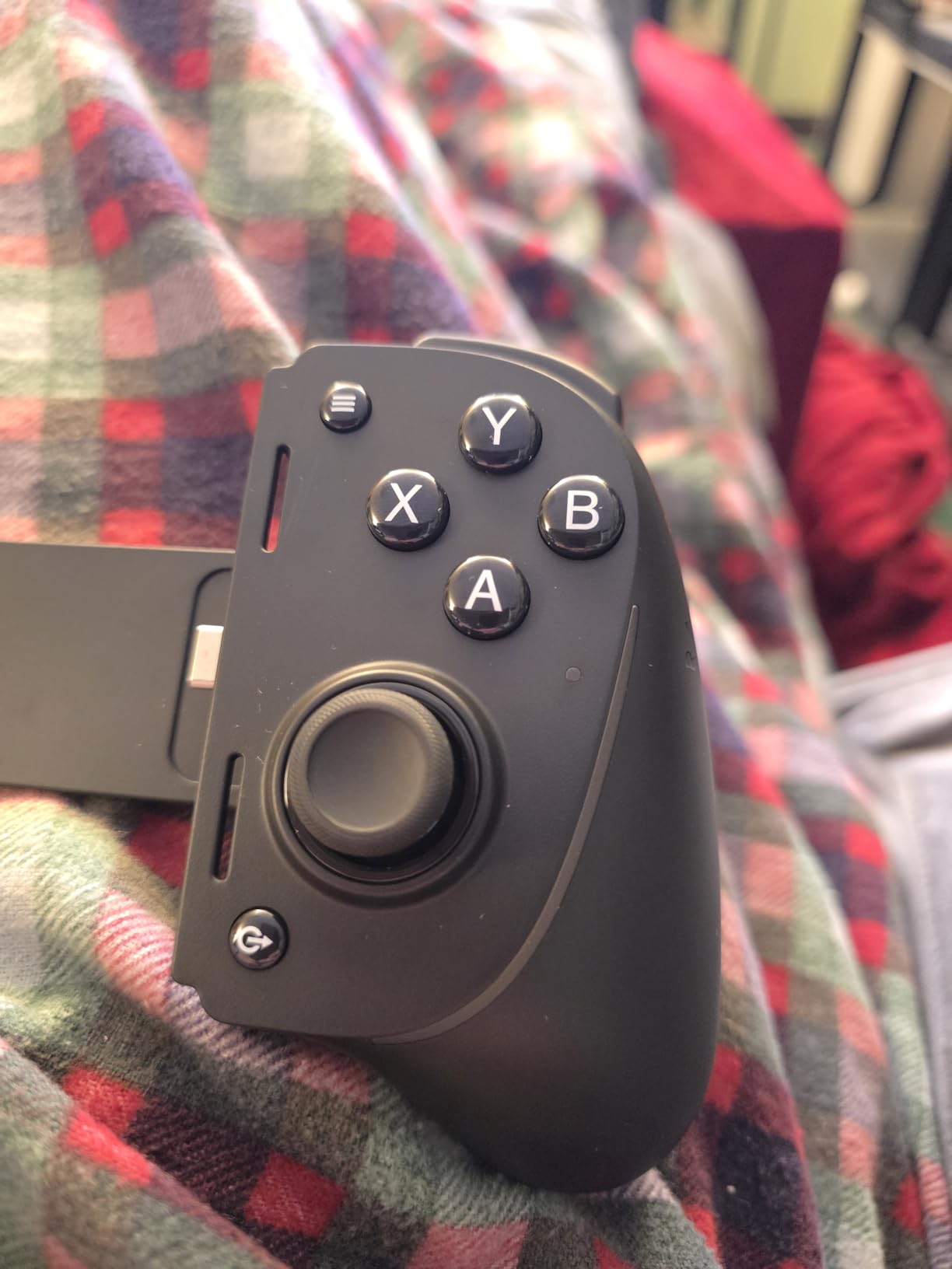 Razer Kishi Ultra Gaming Controller for Android, iPhone 15 & 16 Series, iPad Mini A17 Pro & 6 (USB C): Pro Controls - Ergonomic Grip - Stream PC, Xbox, PS5 Games on Mobile, Phone, Tablet - Chroma RGB customer photo 1