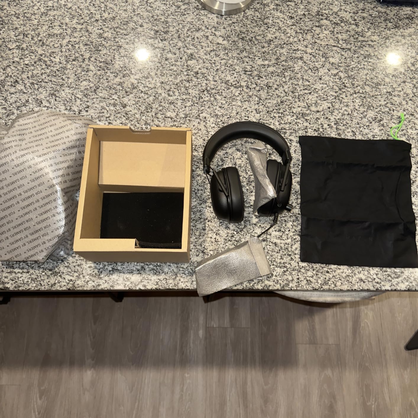 Razer BlackShark V2 X PlayStation Gaming Headset: 50mm Drivers - Cardioid Mic - Lightweight - Comfortable, Noise Isolating Earcups - for PS5, Xbox Series X, PC, Switch via 3.5 mm Audio Jack - Black customer photo 2