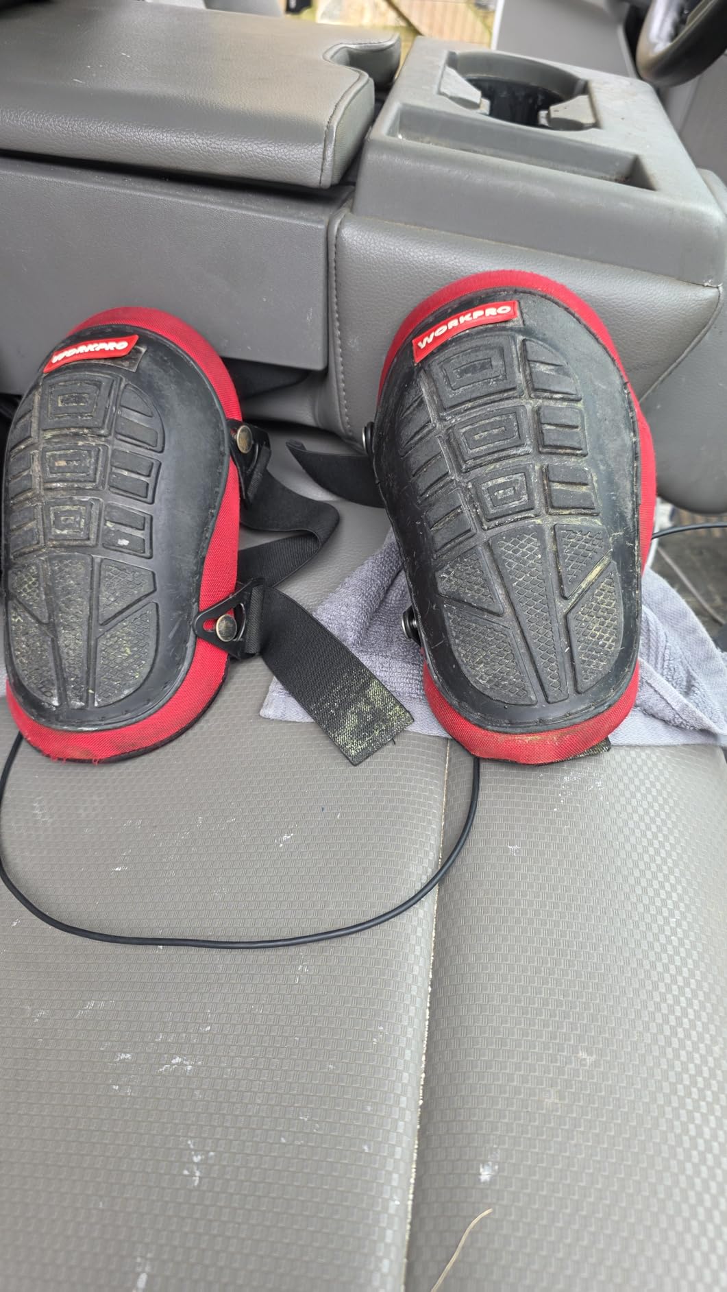 WORKPRO Knee Pads for Work, Construction Knee Pads, Safety Kneepads with Ergonomic Gel Cushion and Foam Padding for Gardening, Carpentry, Welding, Roofing, Cleaning customer photo 2