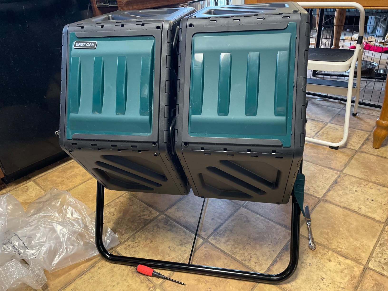 East Oak Dual Chamber Outdoor Compost Tumbler, 2 × 18.5 Gallon Compost Bin, Rotating Composter with Aeration and Locking System for Garden, Kitchen, Yard customer photo 2