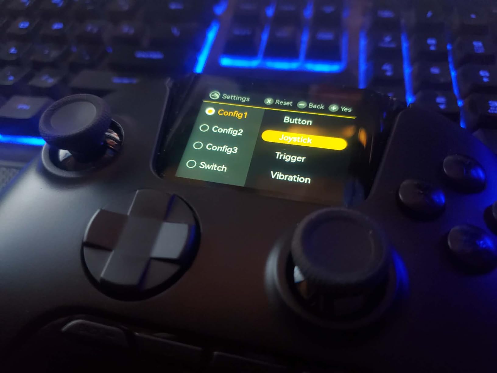 ManbaOne Interactive Screen Wireless Gaming Controller for PC/Switch/Switch 2/iOS/Android,Hall Effect Stick & Trigger,RGB Lighting,Remappable Buttons,1800mAh with Charging Dock (Black) customer photo 2