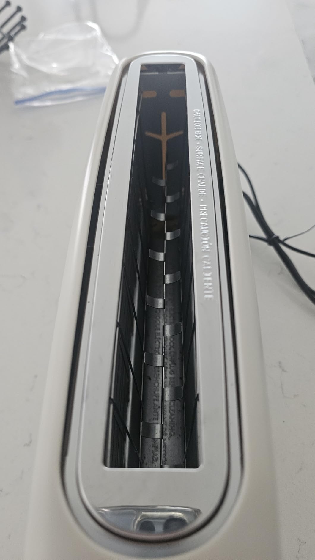 bella 2 Slice Slim Toaster, Fits-anywhere™ Kitchenware, 6 Setting Shade Control with Reheat & Cancel Buttons, Fits sourdough, 10