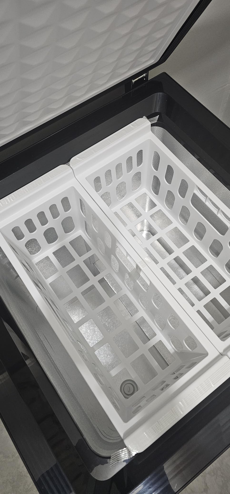 Kismile 3.5 Cubic Feet Chest Freezer with 2 Removable Baskets Free Standing Top Open Door Compact Deep Freezer with Adjustable Temperature for Home/Kitchen/Office/Bar (3.5 Cubic Feet, Black) customer photo 2