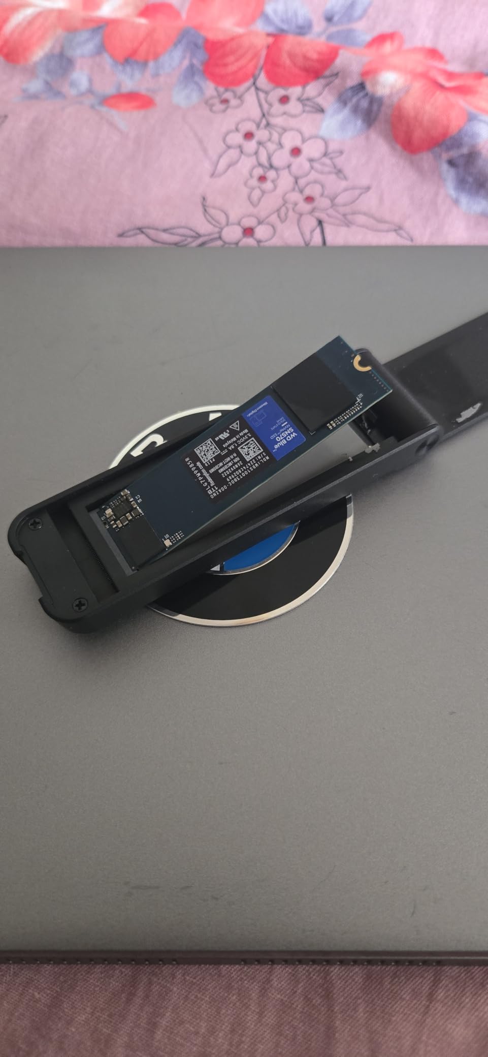 FIDECO M.2 NVMe SSD Enclosure, M.2 NVMe to USB Adapter, USB 3.2 Gen 2 (10Gbps) SSD Reader for M & M+B Key, Sandwich Style Design, Tool-Free Installation, Support UASP and Trim customer photo 1