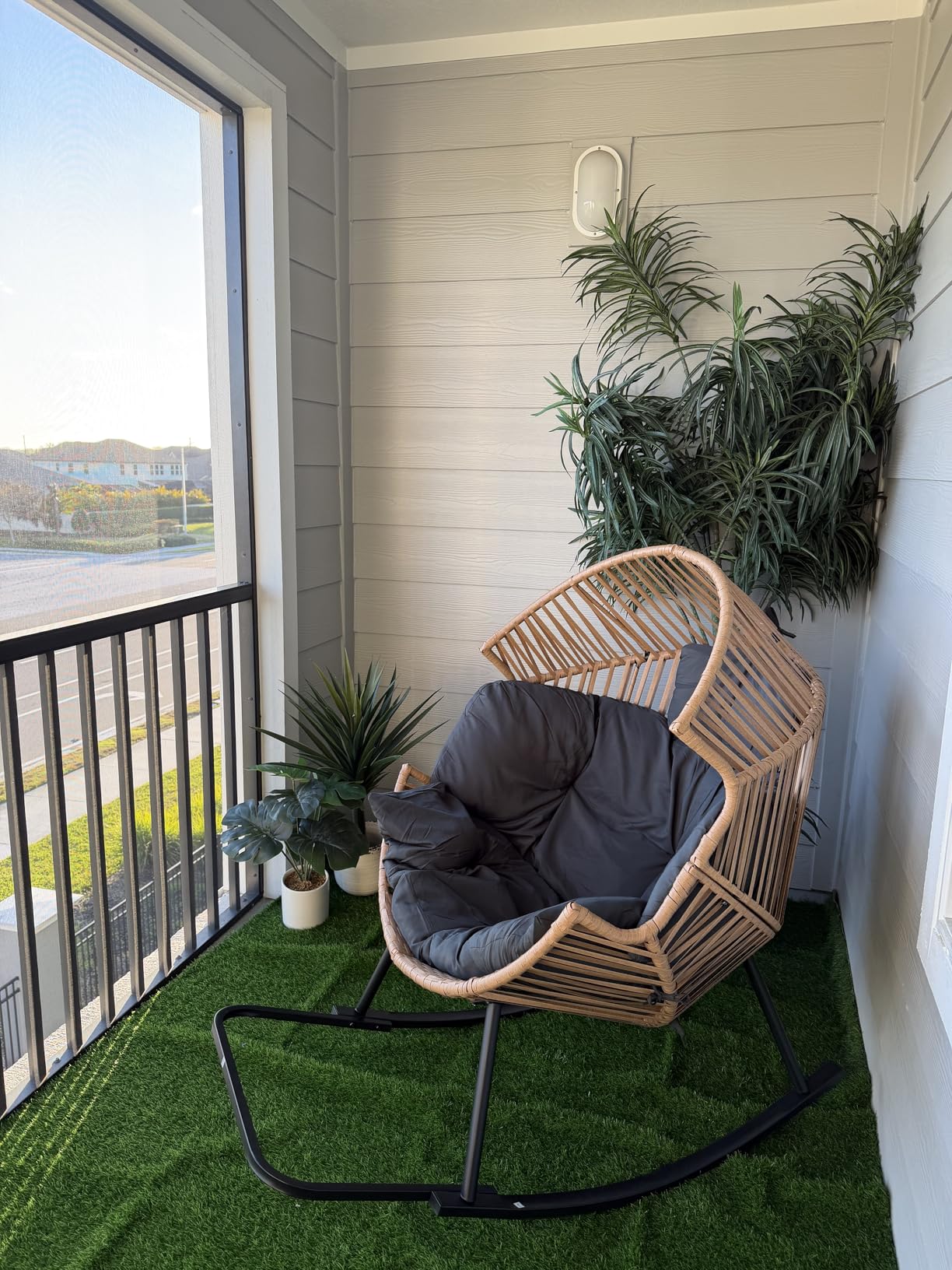 Vongrasig Outdoor Wicker Egg Chair PE Rattan Chair with Cushion, Oversized Patio Lounge Chair for Outdoor, Indoor, Balcony, Backyard, Garden, Beige customer photo 1