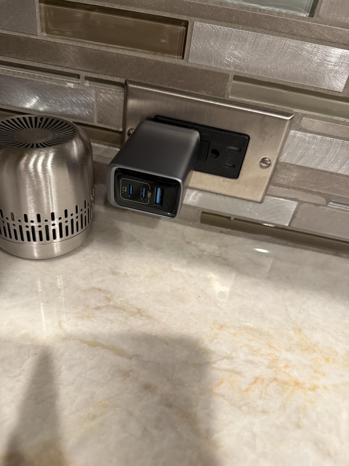 Prime Charger, 100W 3-Port GaN USB C Charger Block, Foldable and Compact for MacBook, iPad, iPhone 17 Series, Galaxy S24/S23, and More customer photo 2