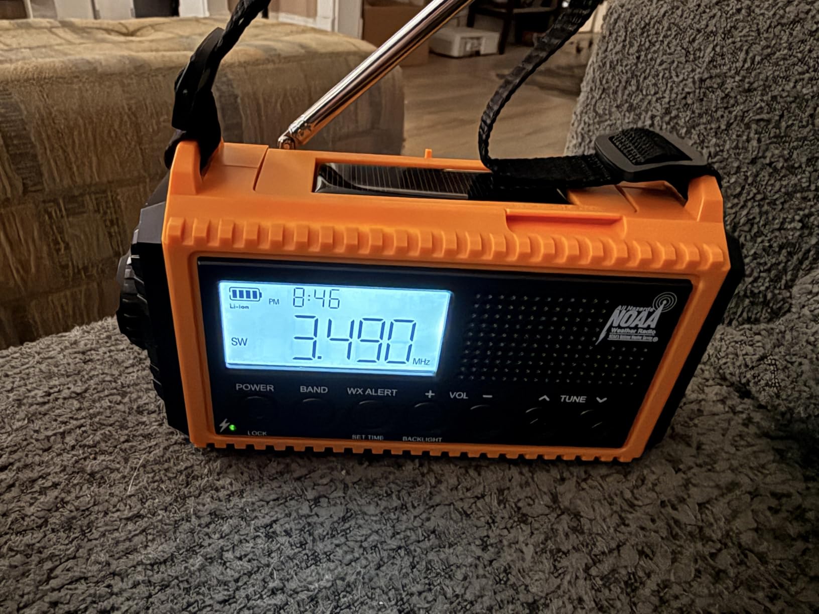 Raynic Emergency Radio, 12000mAh/44400mWh Battery Operated Weather Radio, Solar Hand Crank Radio with AM/FM/SW/NOAA Alert, Cell Phone Charger, Type-C Charging, Flashlight and SOS Siren customer photo 2