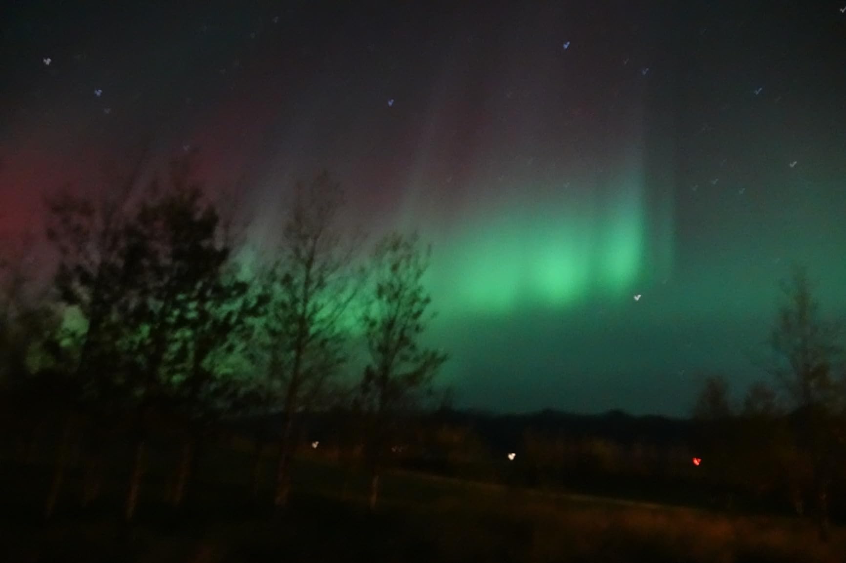 Anker Power Bank, 20,000mAh 30W Max Fast Portable Charger with Built-in USB-C and MFi Certified Lightning Cables, USB-C&A, Battery Pack for iPhone 17/16/15/14 Series, MacBook, Galaxy customer photo 2