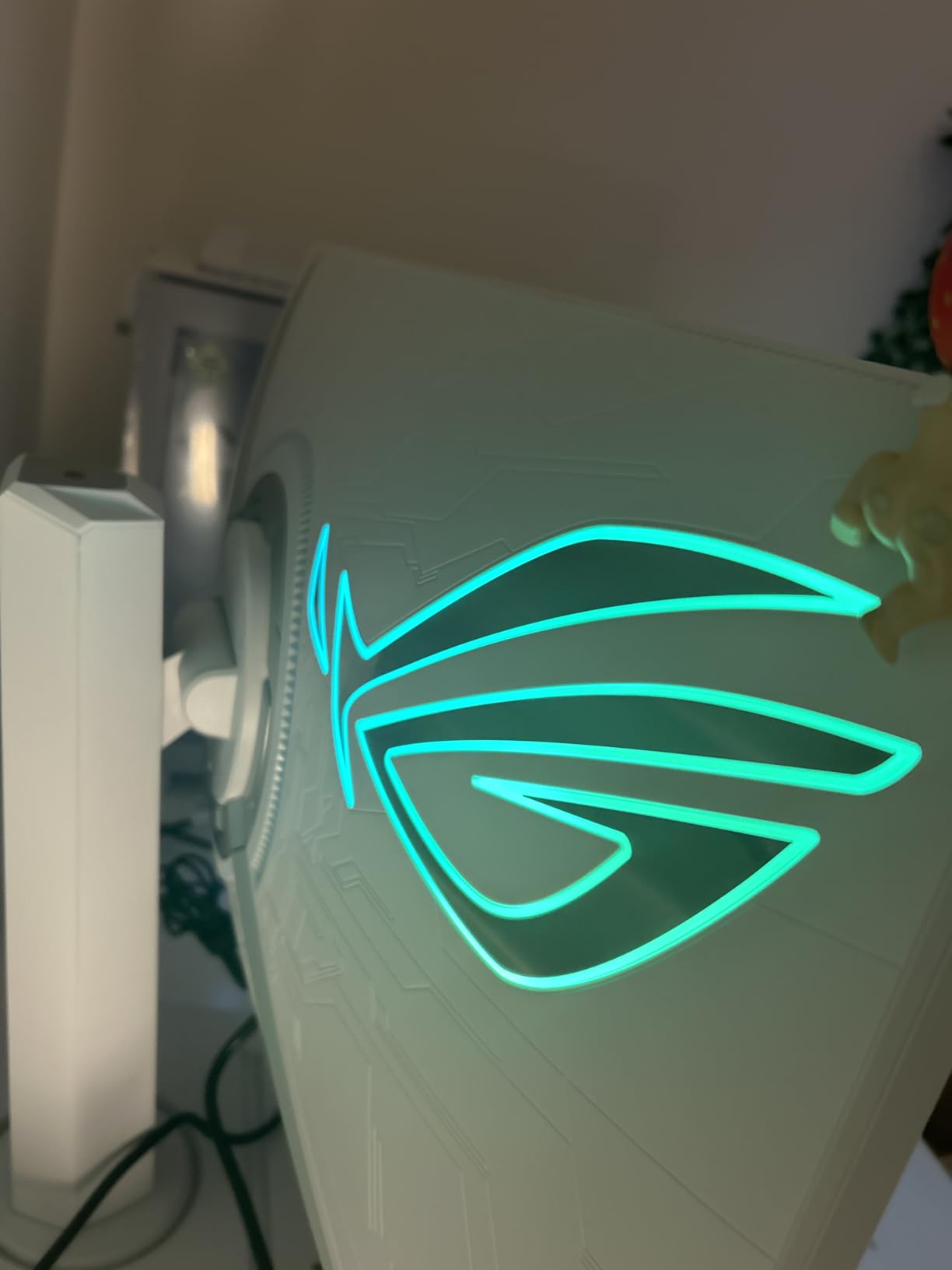 ASUS ROG Strix 32 1440P USB-C Curved HDR Gaming Monitor (XG32WCS) - QHD, 180Hz, 1ms, Fast VA, Extreme Low Motion Blur Sync, FreeSync, DisplayWidget, Tripod Socket customer photo 1