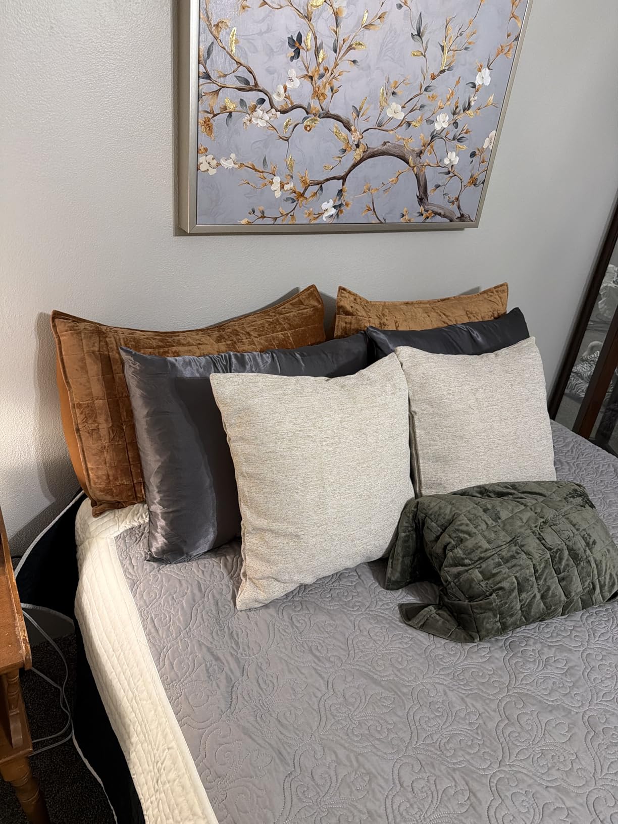 RECYCO Luxury Velvet Quilt Set Full Queen Size Bedding Sets, Ultra Soft Velvet Comforter Set, Lightweight Channel Box Stitch Oversized Bedspread Coverlet for All Season, with 2 Shams, Urban Taupe customer photo 1