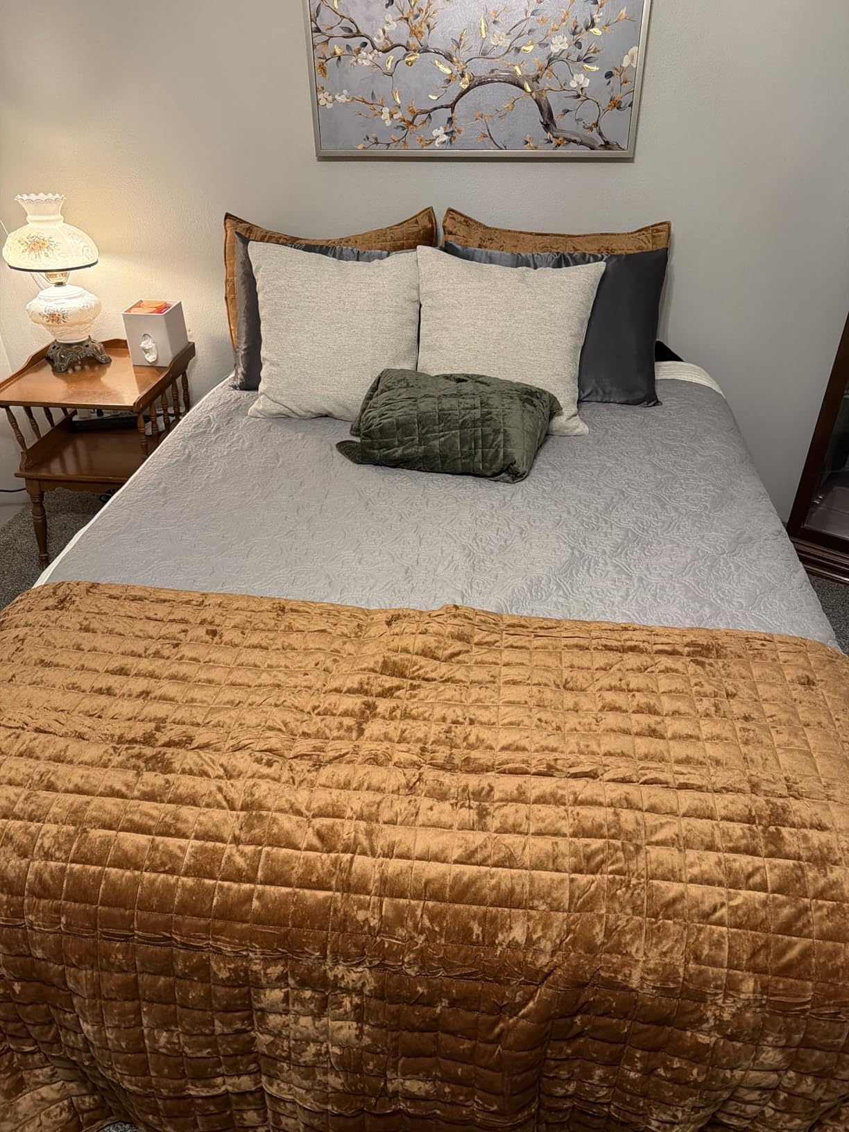 RECYCO Luxury Velvet Quilt Set Full Queen Size Bedding Sets, Ultra Soft Velvet Comforter Set, Lightweight Channel Box Stitch Oversized Bedspread Coverlet for All Season, with 2 Shams, Urban Taupe customer photo 2