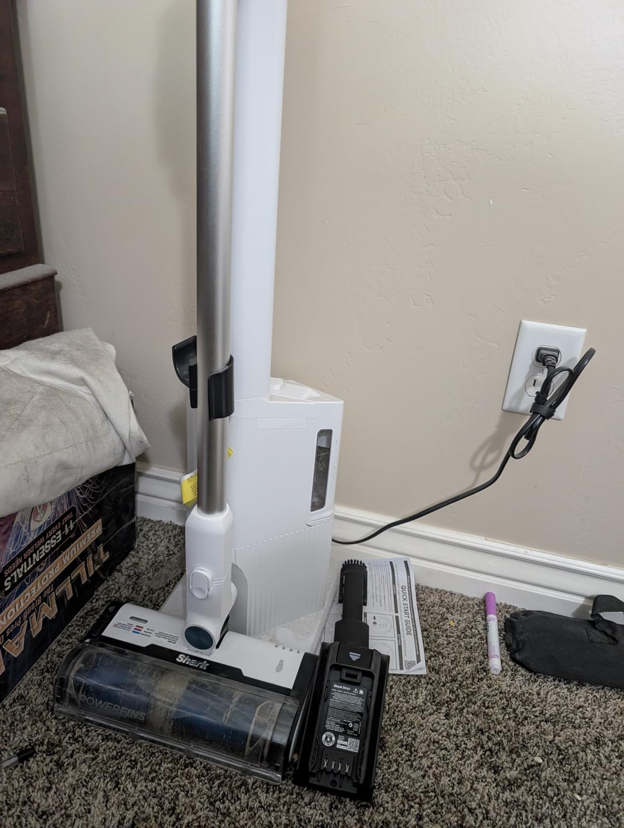 Shark Clean & Empty Cordless Stick Vacuum - Lightweight Cordless with HEPA Filter, Portable, Rechargeable, Auto-Empty System, Stick Vacuum for Pet Hair, Carpets & Hardfloor, White, BU3521 customer photo 2